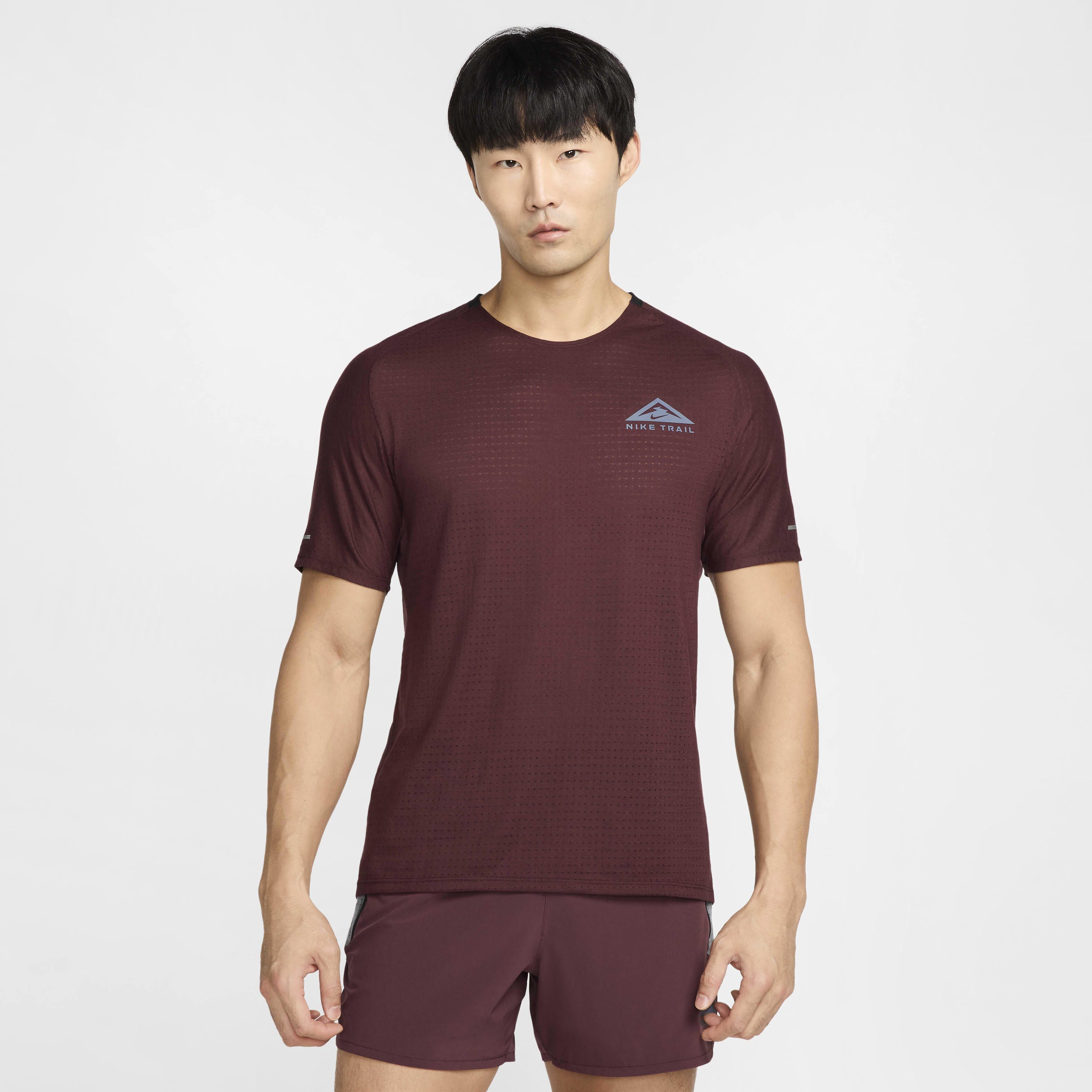 Buy Nike Trail Solar Chase Men s Dri FIT Short Sleeve Running Top Nike Qatar Official