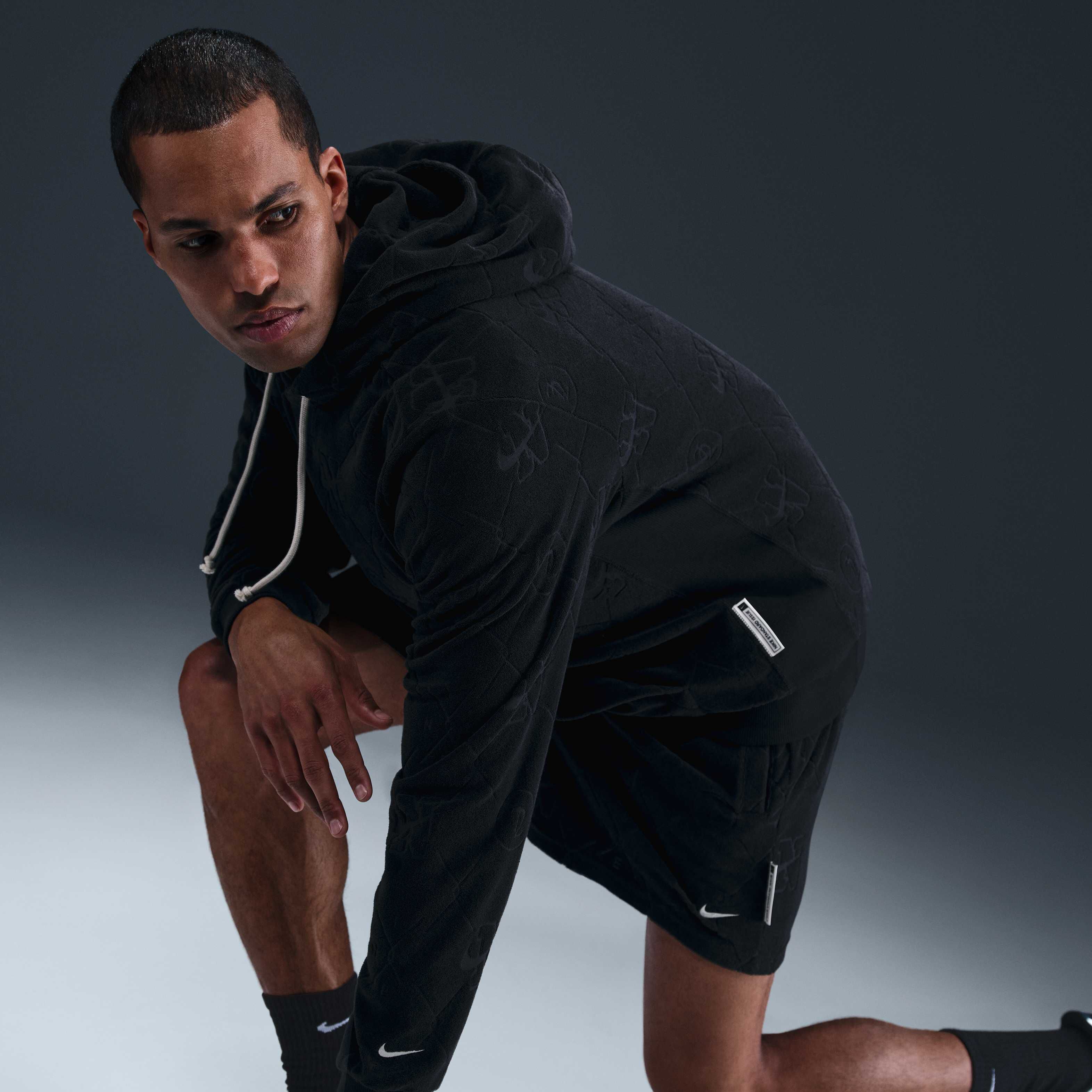 Nike Standard Issue image number 2