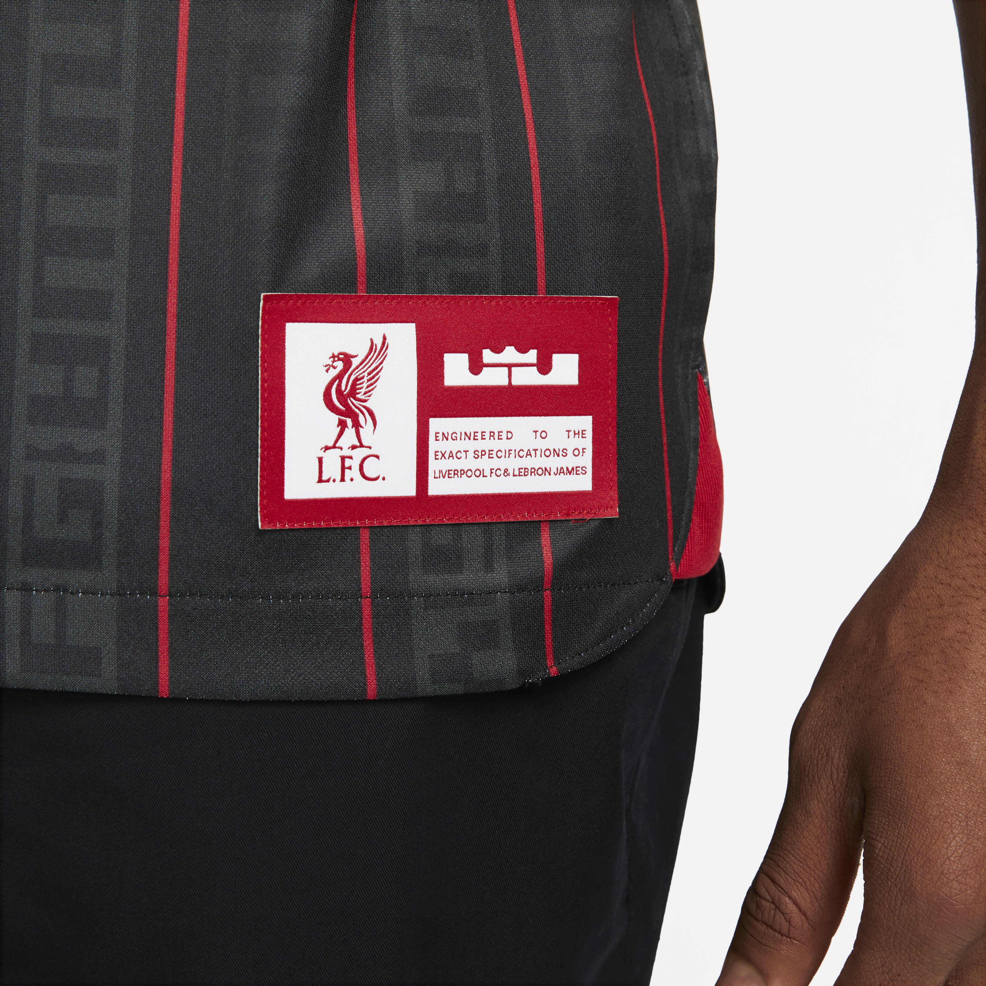 ليبرون x ليفربول F.C. image number 6