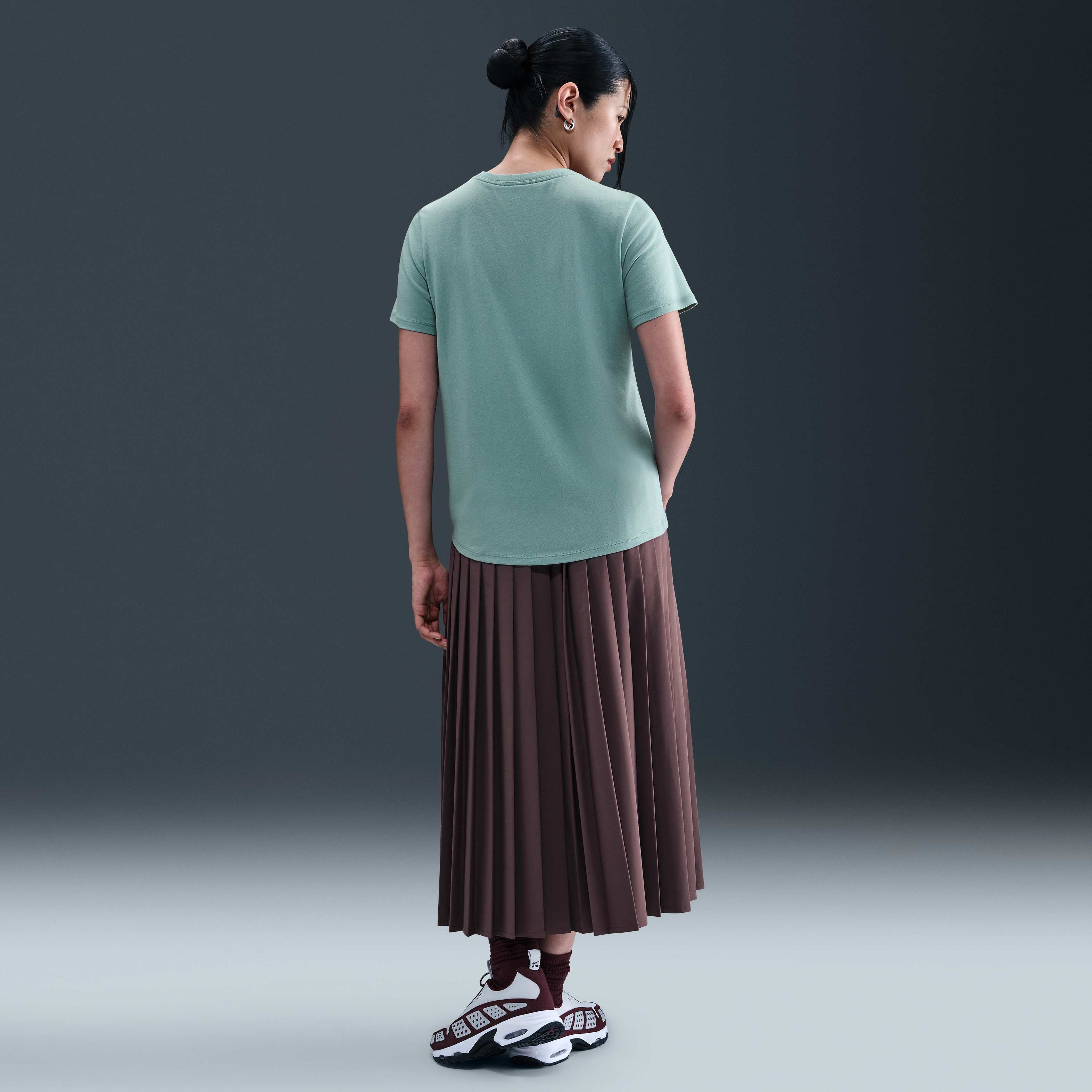 Nike Sportswear Essentials image number 4