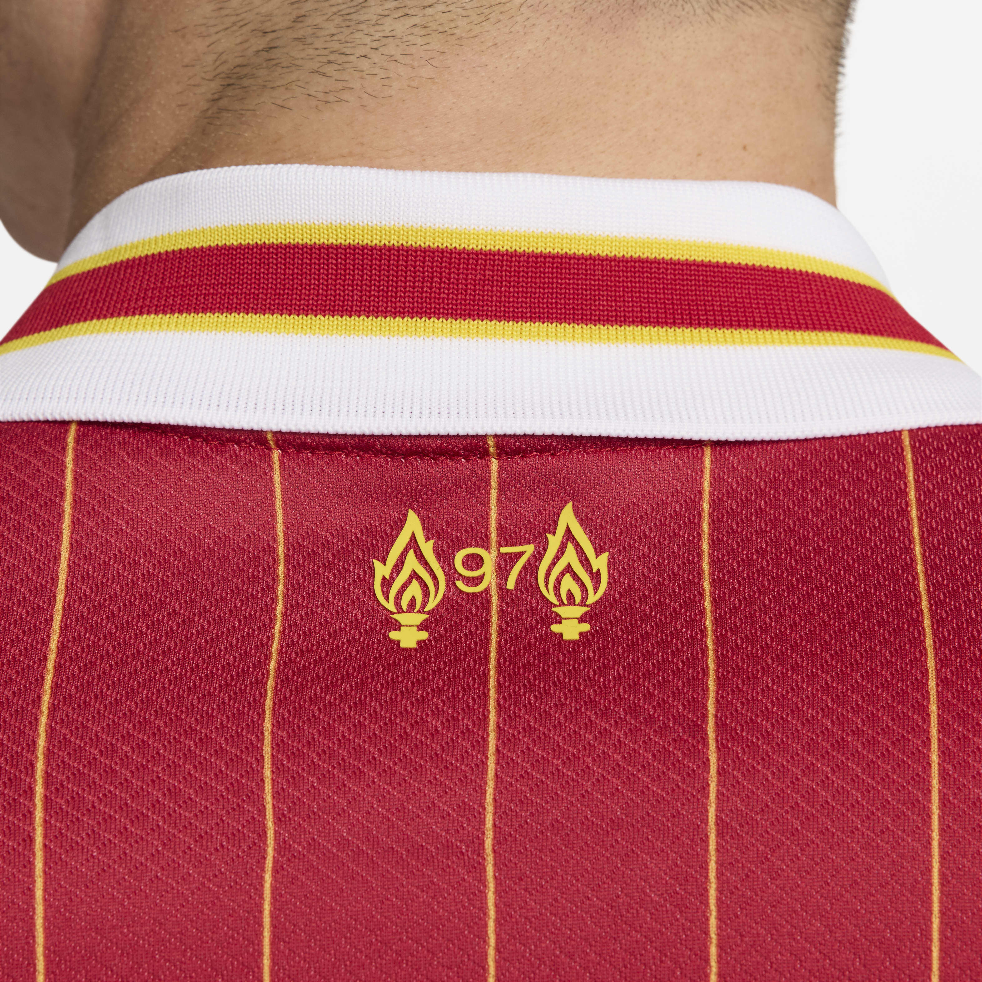 ليفربول 2024/25 ستيديوم الأساسي image number 7