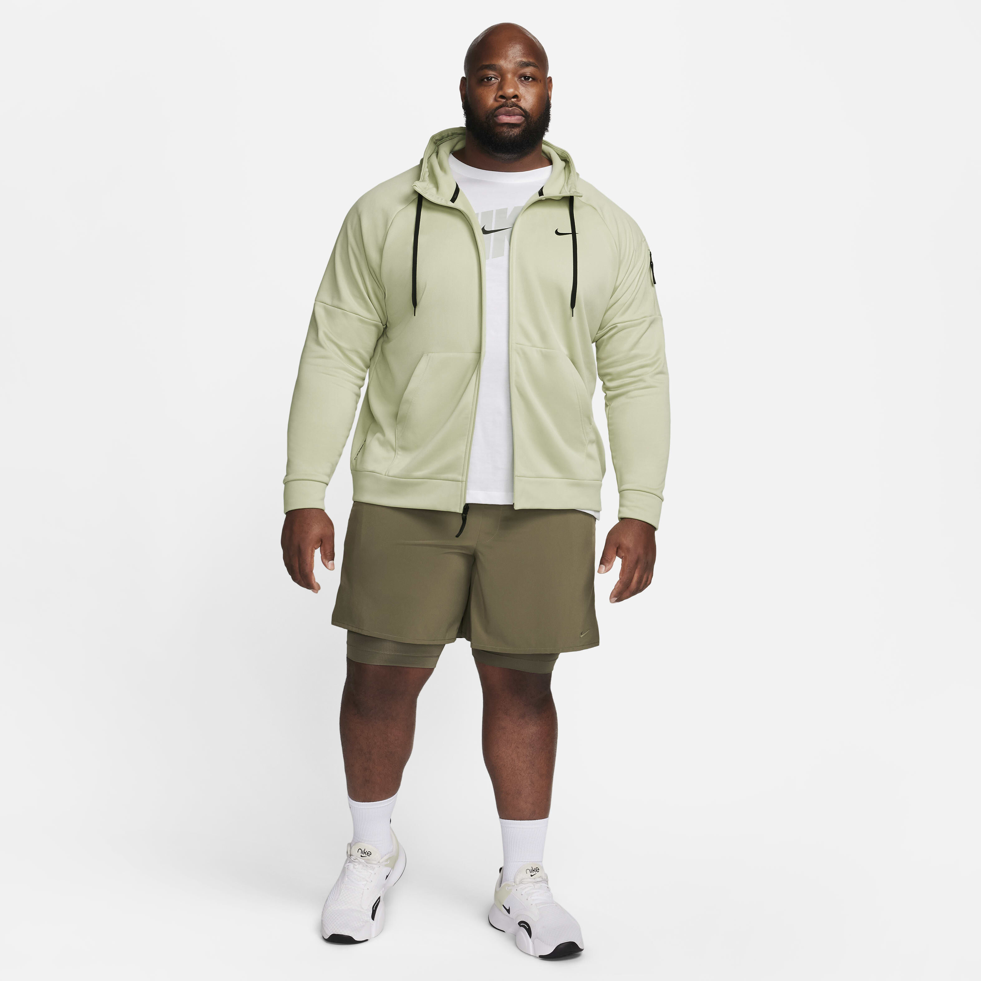 Nike therma shorts top