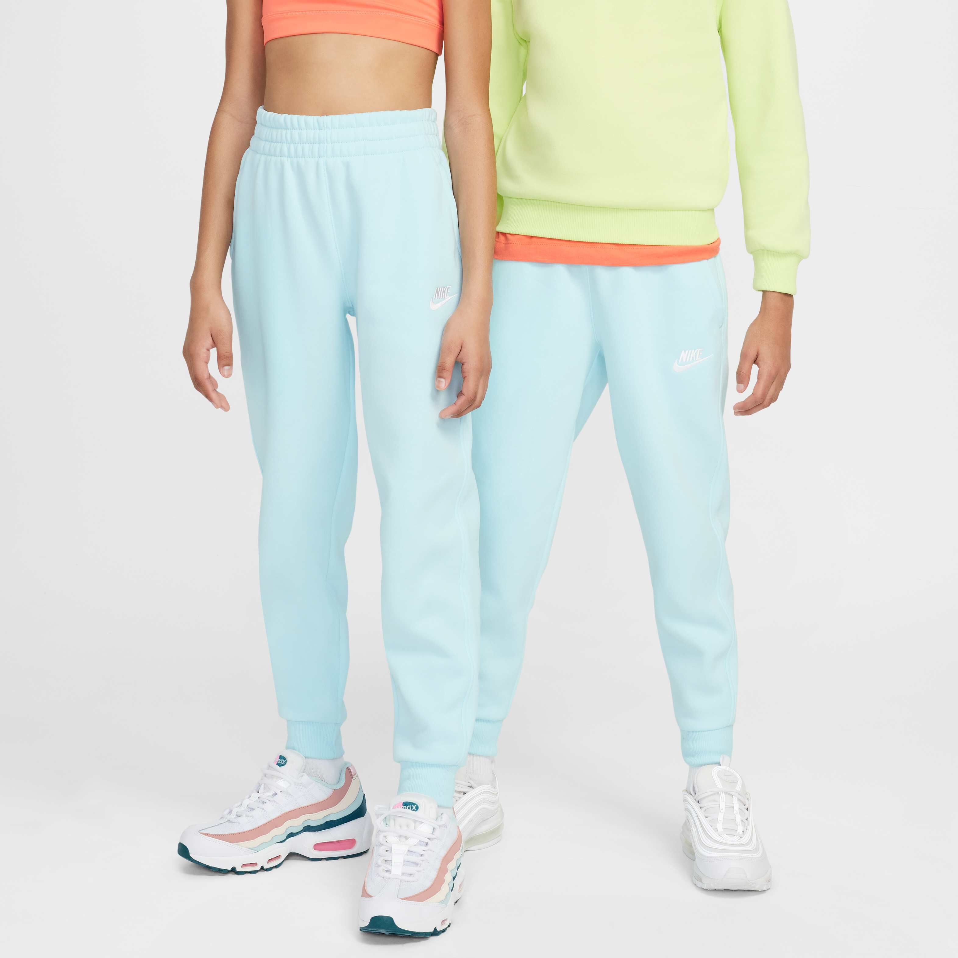 نايكي سبورتسوير كلوب فليس image number 0