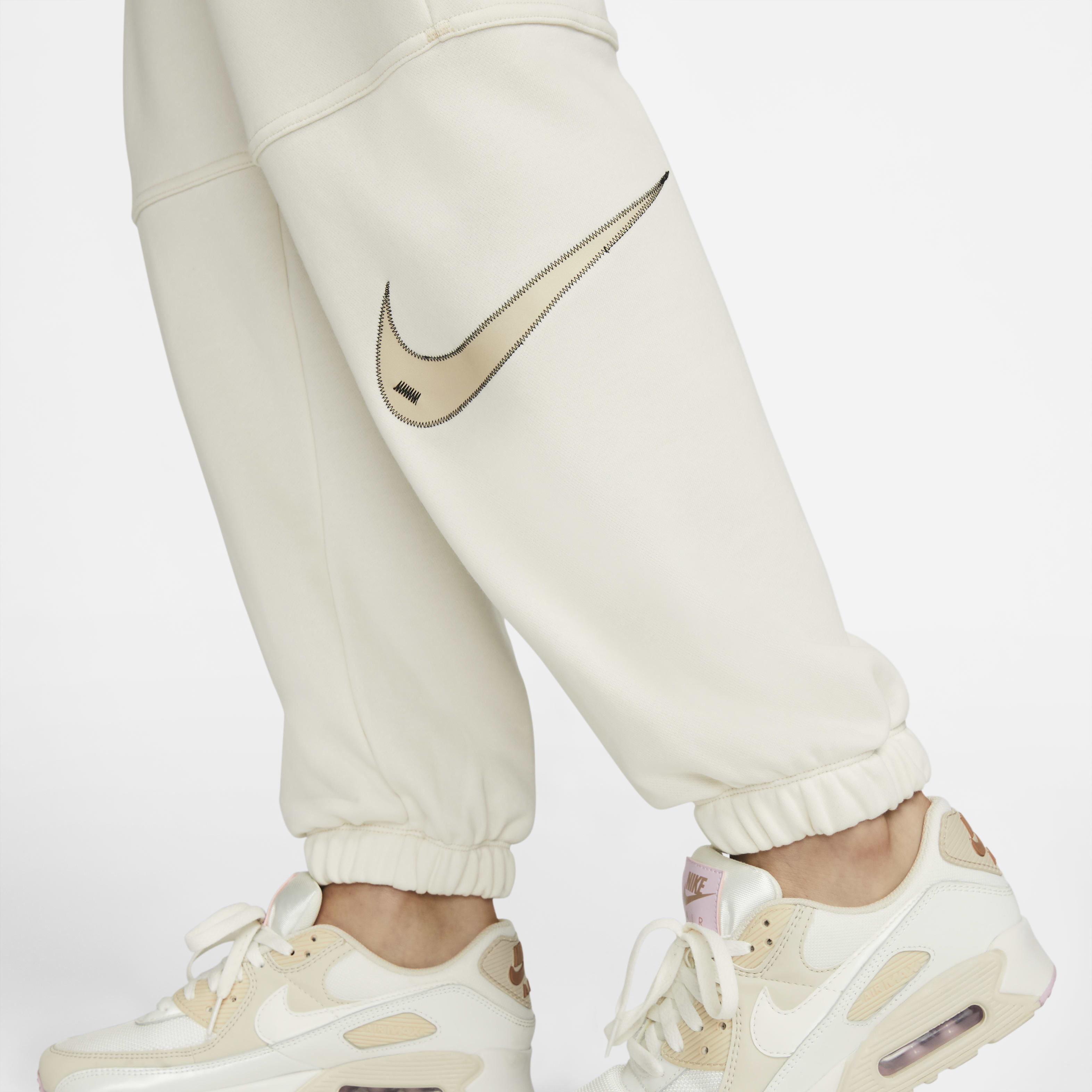 Nike Sportswear Swoosh image number 3