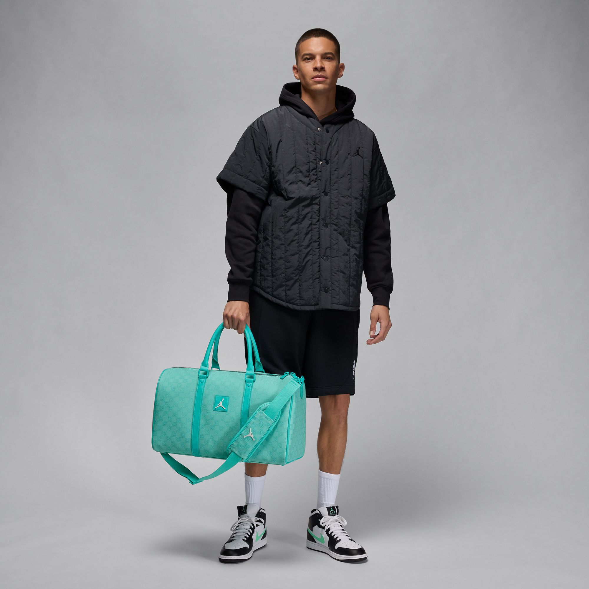 Nike Jordan Monogram Duffle Bag 25L グレー Jordan Monogram Duffle Bag (25L). Nike SI